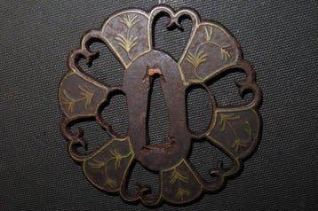 Katana - Gesmeed ijzer - C6-255 Daito Heianjyo Sukashi Tsuba, Antiek en Kunst