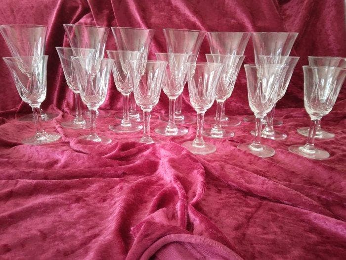 St. Louis - Wijnglas (18) - cerdagne - Kristal, Antiquités & Art, Antiquités | Meubles | Tables