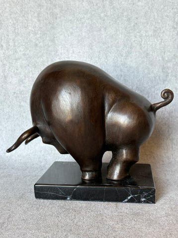 Beeld, Stier in “Botero Stijl” - 16.5 cm - Brons, Marmer