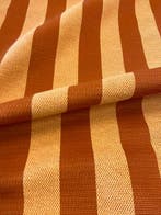 Weefsel met gevlochten structuur, gemaakt in Italië, met een