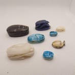 Replica van een Oud-Egyptiër 8 scarab-amuletten. 1,5–5 cm