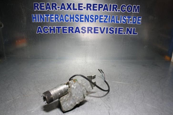 Opel Kadett D 1983 Ruitenwissermotor achter 90069657, Auto-onderdelen, Interieur en Bekleding, Gebruikt, Opel, Verzenden