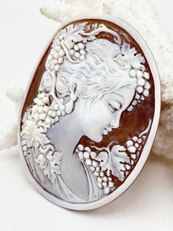 CASSIS MADAGASCARIENSIS - Cameo - handgesneden camee, Handtassen en Accessoires