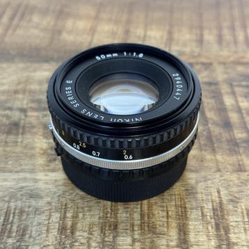 Nikon 50mm 1.8 E-serie nr. 2420, Audio, Tv en Foto, Fotocamera's Analoog, Ophalen of Verzenden, Gebruikt, Nikon