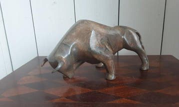 P. Chenet - Figuur - Stier - 23 cm - Brons