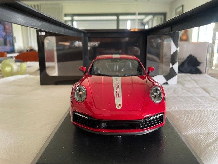Minichamps 1:18 - Modelauto - Porsche 911 Carrera 4S - 2019, Hobby & Loisirs créatifs, Voitures miniatures | 1:5 à 1:12