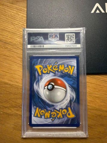 Pokémon - 1 Graded card - Charizard 4/102 Foil, Promo card -, Hobby en Vrije tijd, Nieuw