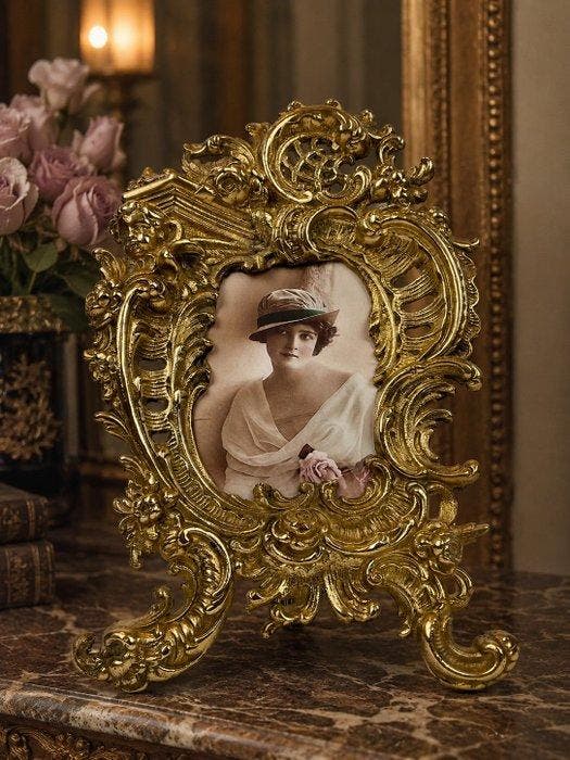 Fotolijst- Tafelframe - Verguld messing - Een rijk verguld, Antiek en Kunst, Curiosa en Brocante