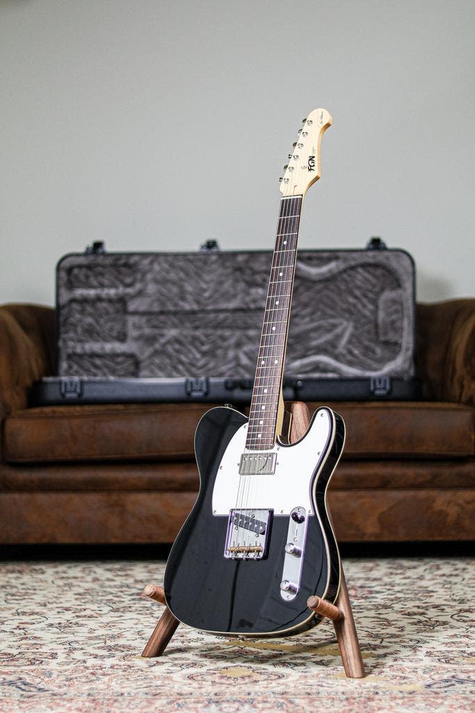FGN Neo Classic TE 210 | Black, Musique & Instruments, Instruments à corde | Guitares | Électriques, Envoi