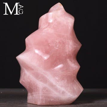 Grande flamme en quartz rose poli provenant de Madagascar -, Collections
