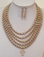 Exclusieve set van gouden parelmoer met katholiek kruis -