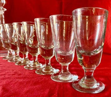 Drinkservies (8) - Set van 7 glazen van geblazen glas in