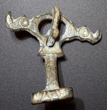 Viking periode Brons Zeer zeldzame gesp met een zeer