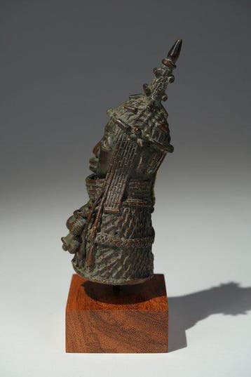 Een bronzen beeld. - Hoera! - Benin - Nigeria (Zonder