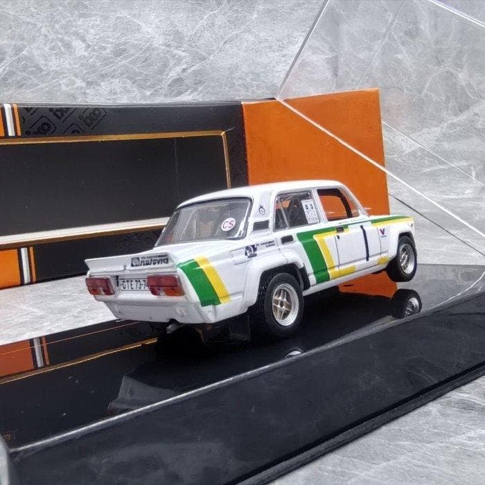 IXO 1:43 - Modelauto - Lada 2105 VFTS #1 V. Blahna - P., Hobby & Loisirs créatifs, Voitures miniatures | 1:5 à 1:12