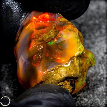 Crystal Opal – ruwe steen met spectaculair kleurenspel 52,1