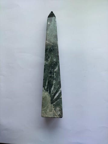 sculptuur, Obelisco Mitad Siglo XX - 29 cm - Groen geaderd -