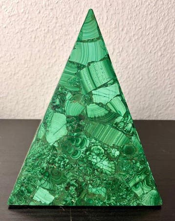 Decoratief ornament - Twee decoratieve piramides van