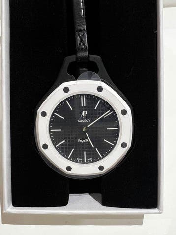 Swatch Royal Pop - Swatch × Audemars Piguet OCHO NEGRO -, Handtassen en Accessoires, Nieuw