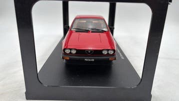 Autoart 1:18 - Modelauto - Alfa Romeo Alfetta GTV 2.0 1980 -, Nieuw