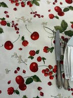 Elegant tafellaken gemaakt van stof met een iconisch