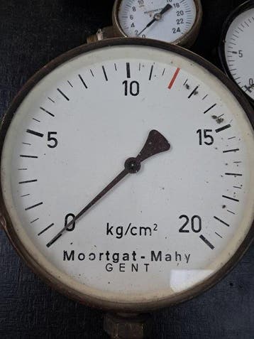 manometers en drukmeters voor gas en vloeistoffen alsook