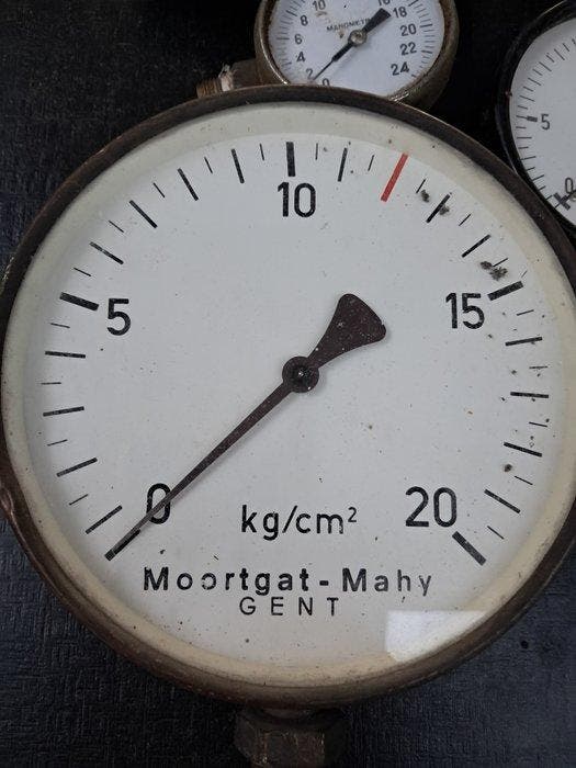 manometers en drukmeters voor gas en vloeistoffen alsook, Antiek en Kunst, Antiek | Wandborden en Tegels