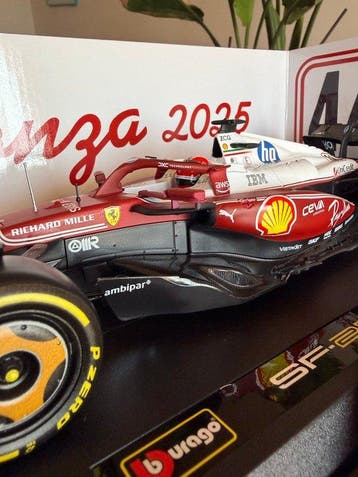 Bburago 1:18 - Modelauto - Ferrari SF-25 Leclerc Monza 2025, Nieuw