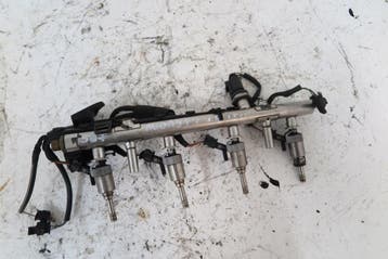 injector rail Audi A4 B8 A5 A3 8V 1.8 TFSI 06K133317C, Verzenden, Gebruikt