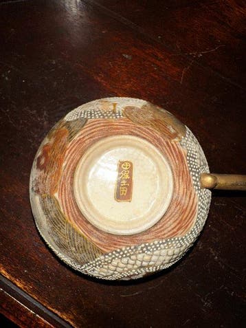 Satsuma-aardewerk met veelkleurige emaille en vergulding -
