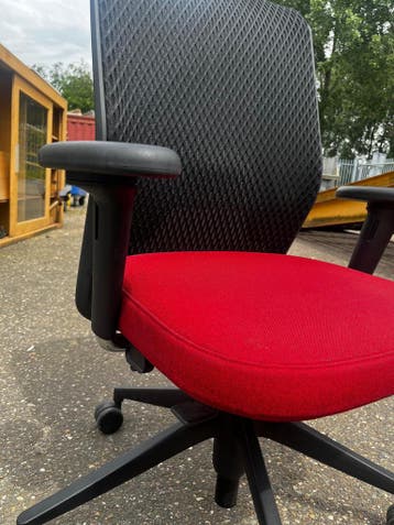 Vitra ID Mesh | Bureaustoel | Vitra Bureaustoel | Aanbieding, Huis en Inrichting, Verzenden, Zo goed als nieuw, Bureaustoel, Rood