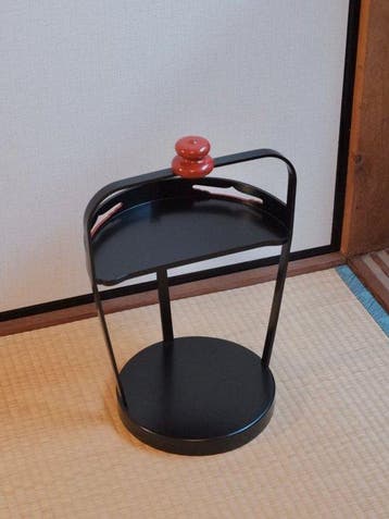 Guéridon - Bois, objets en laque - Japon - Présentoir, Antiquités & Art