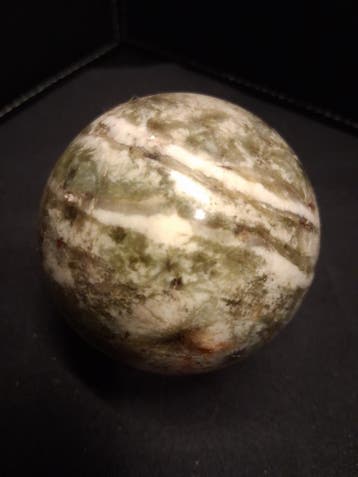 Natural Serpentine Sphere - 5.9 cm - light green to mossy gr, Verzenden