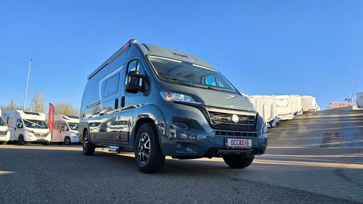 McLouis Menfys Van 4 Prestige als nieuw met twinbedden 77901, Caravans en Kamperen, Mobilhomes, Cassettetoilet, Handgeschakeld
