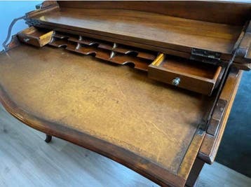 Theodore Alexander - Bureau - Campagne britannique - Noyer, Huis en Inrichting, Nieuw