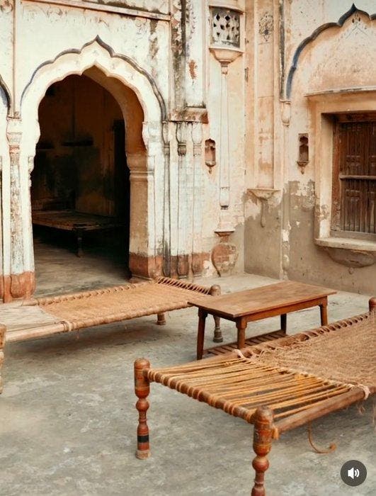 Charpai rare, avec quatre pieds tournés en métal, lit indien, Antiek en Kunst, Kunst | Niet-Westerse kunst