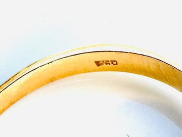 Ring - 14 karaat Geel goud - 0.44ct. tw. Saffier, Nieuw