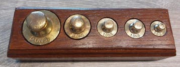 Ensemble de masses de bouton en laiton avec 102 poinçons