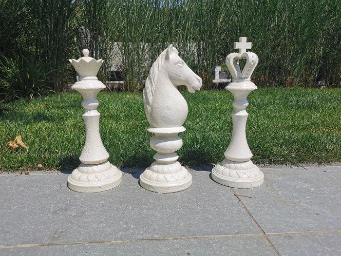 Beeldje - A set of Chess pieces (3) - Gietijzer, Antiquités & Art, Curiosités & Brocante