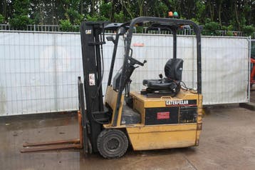 Veiling: Heftruck Caterpillar D-EP15T Elektrisch 1044kg 4.3m, Ophalen