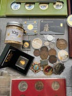 Monde. Collection of coins, tokens, medals and other