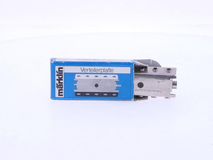 Schaal H0 Märklin 7209 verdeelplaat in een blauwe of gele.., Hobby en Vrije tijd, Modeltreinen | H0, Overige typen, Gebruikt, Märklin