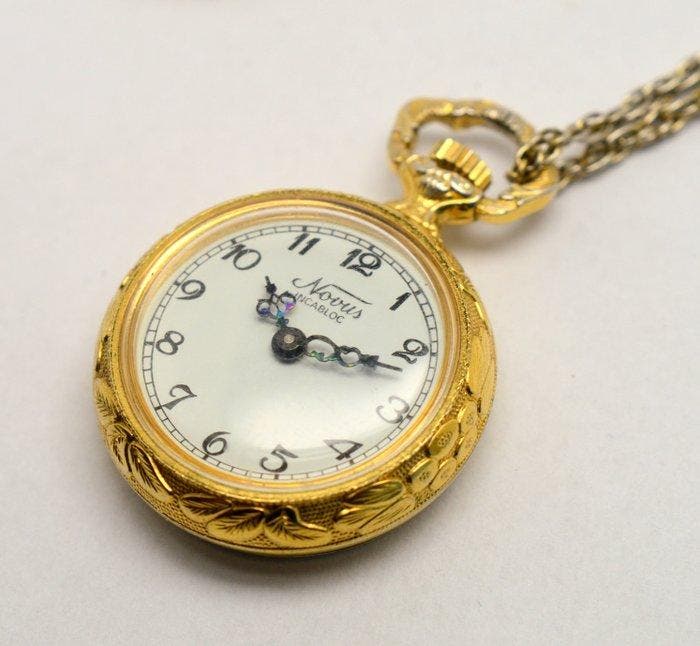 Novus - Antimagnetic - pocket watch with chain - 1970-1979, Bijoux, Sacs & Beauté, Montres | Hommes
