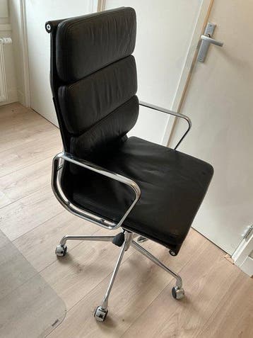 Vitra - Charles & Ray Eames - Stoel - EA119 - Leder,