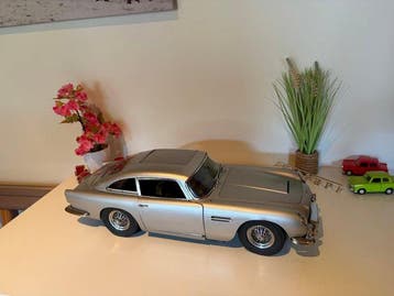 Eaglemoss 1:8 - Voiture miniature - Aston Martin DB 5 James