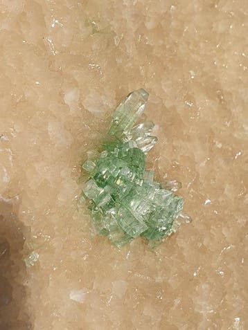 Zeldzame Groene Apophylliet Disco-Bal Kristallen op Witte