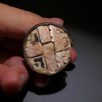 Huari, Peru Hout, parelmoer Tamba - Oorbel. Ø 3,2 cm.