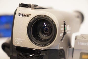 Sony CCD-TRV64E Hi8 Handycam Vision Camcorder Video8 camera