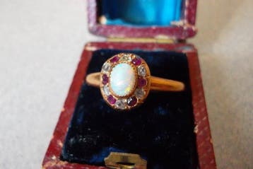 Ring - 18 karaat Geel goud - 0.61ct. tw. Opaal - Diamant, Nieuw