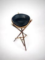 Standaard - Bamboe, Rattan - Een bamboe standaard met drie